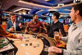 Live dealer spinning the roulette wheel on citibet88 slot